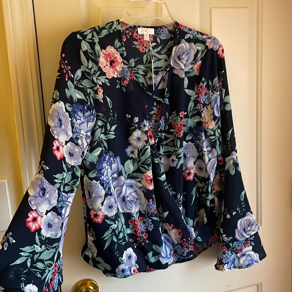 Bell sleeve blouse